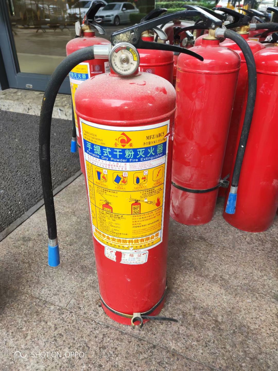 广州珠江三角洲地区专业回收干粉灭火器，大量回收废旧二手灭火器